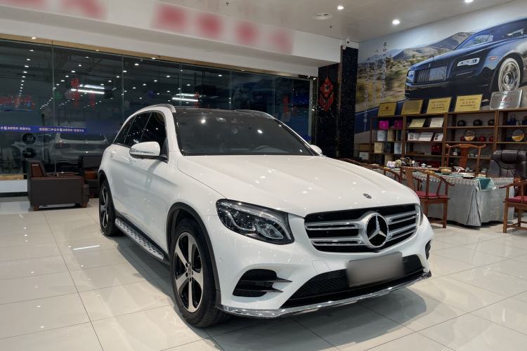 Used Mercedes-Benz GLC 2017 GLC 260 4MATIC Luxury Model Exterior 2
