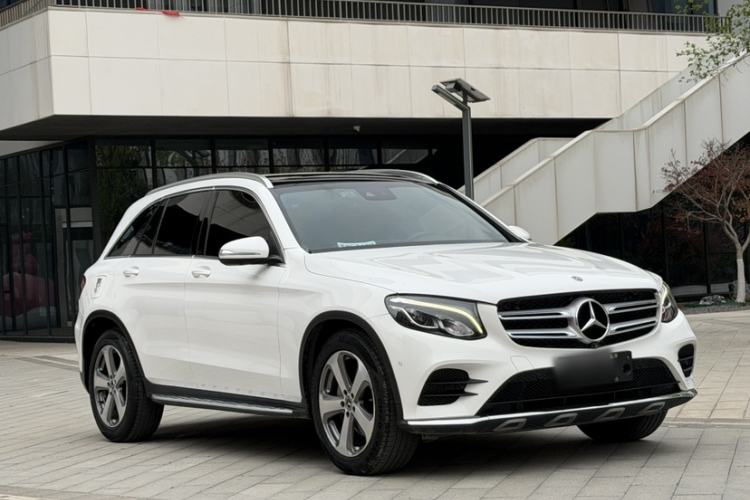Used Mercedes-Benz GLC 2017 GLC 260 4MATIC Luxury Model Exterior 2