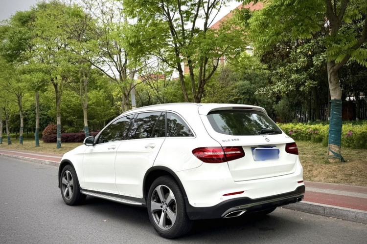 Used Mercedes-Benz GLC 2017 GLC 260 4MATIC Luxury Model Exterior 2