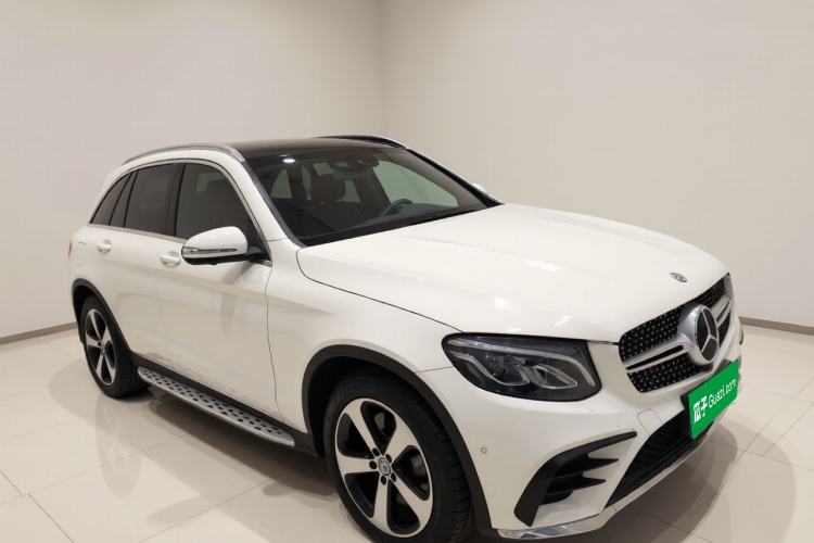 Used Mercedes-Benz GLC 2017 GLC 260 4MATIC Luxury Model Exterior 2