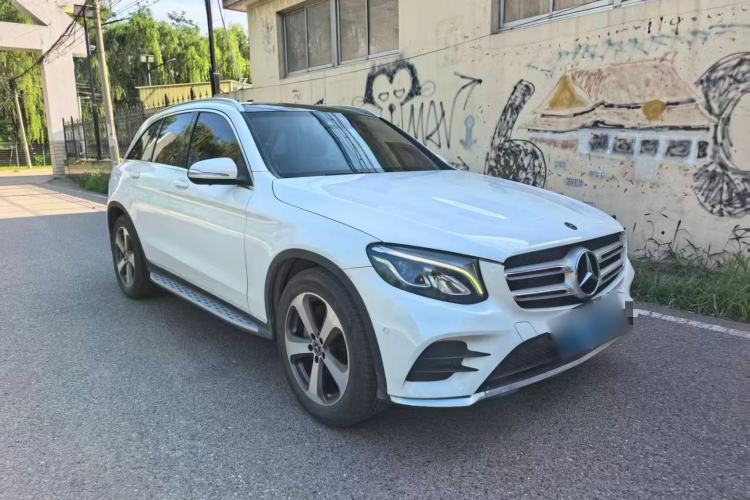 Used Mercedes-Benz GLC 2017 GLC 260 4MATIC Luxury Model Exterior 2