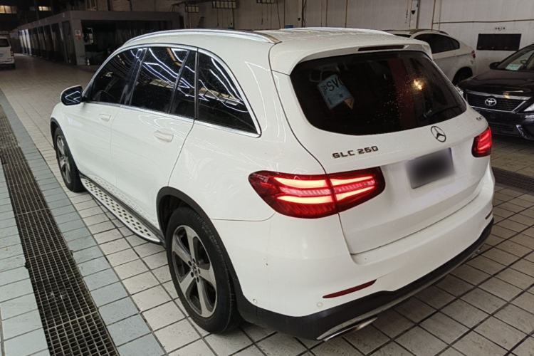 Used Mercedes-Benz GLC 2017 GLC 260 4MATIC Luxury Model Exterior 2