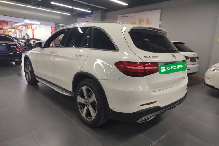 Used Mercedes-Benz GLC 2017 GLC 260 4MATIC Luxury Model Exterior 2
