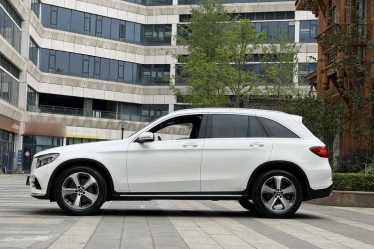 Used Mercedes-Benz GLC 2017 GLC 300 4MATIC Sport Edition Exterior 3