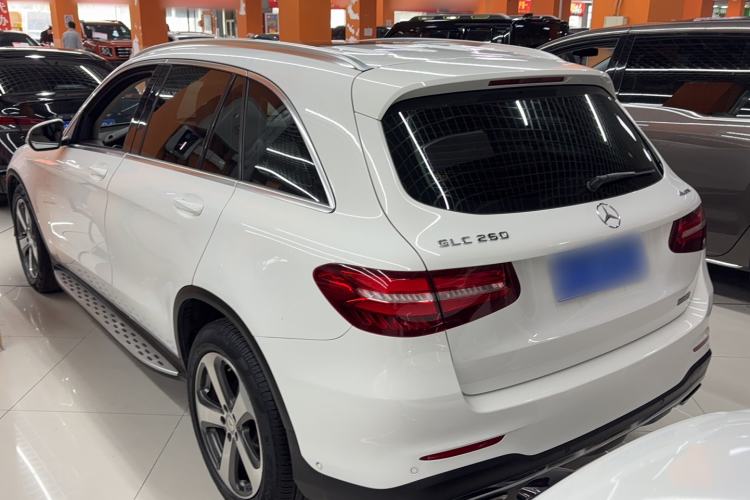 Used Mercedes-Benz GLC 2017 GLC 260 4MATIC Luxury Model Exterior 3
