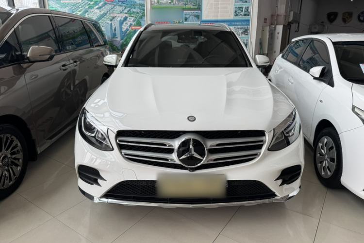Used Mercedes-Benz GLC 2017 GLC 260 4MATIC Luxury Model Exterior 3