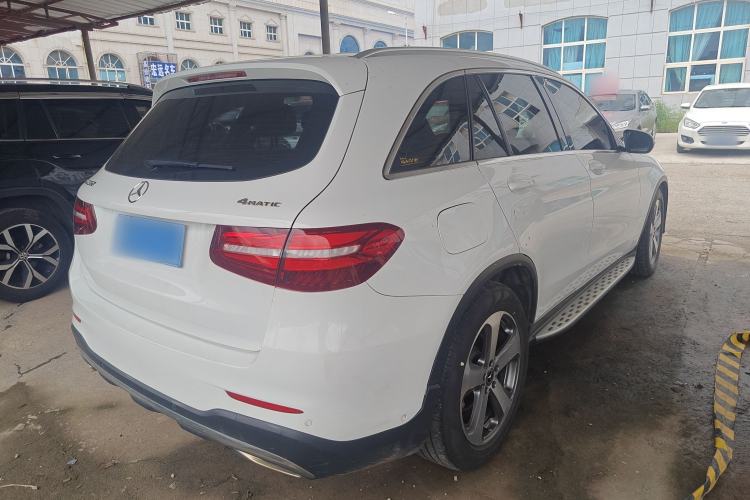 Used Mercedes-Benz GLC 2017 GLC 260 4MATIC Luxury Model Exterior 3
