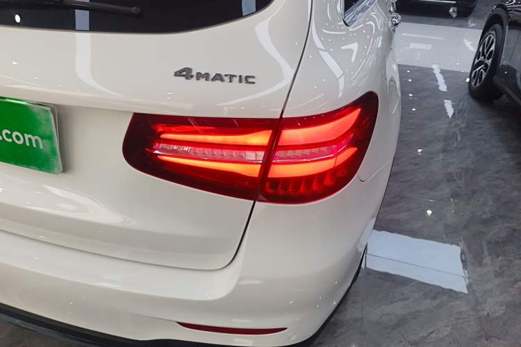 Used Mercedes-Benz GLC 2017 GLC 300 4MATIC Sport Edition Exterior 3