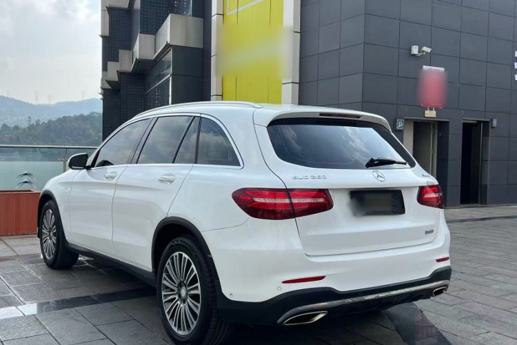 Used Mercedes-Benz GLC 2017 GLC 260 4MATIC Luxury Model Exterior 3