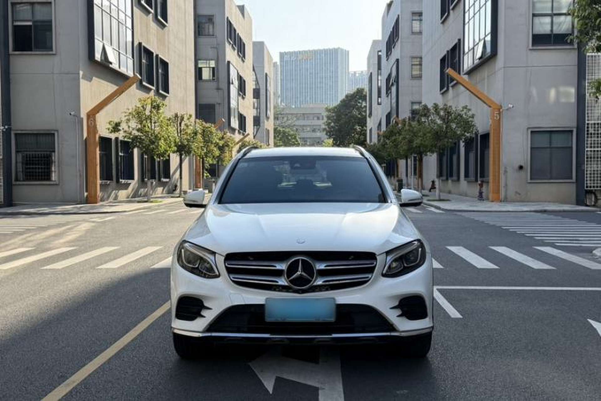 Used Mercedes-Benz GLC 2017 GLC 260 4MATIC Luxury Model Exterior 3