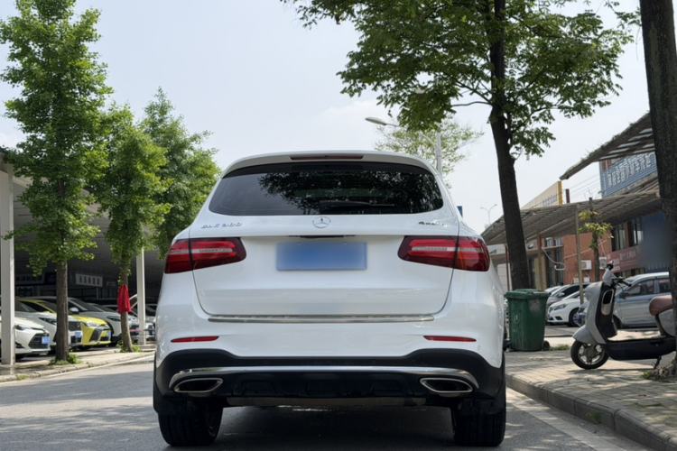 Used Mercedes-Benz GLC 2017 GLC 300 4MATIC Luxury Model Exterior 3