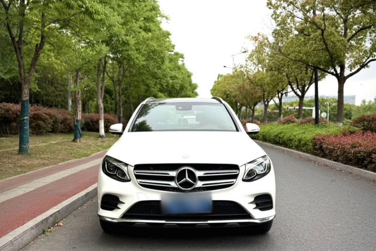 Used Mercedes-Benz GLC 2017 GLC 260 4MATIC Luxury Model Exterior 3