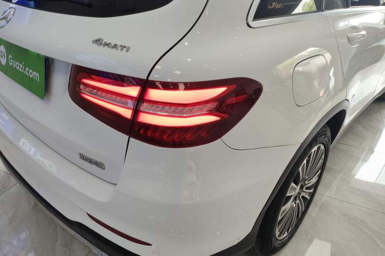 Used Mercedes-Benz GLC 2017 GLC 260 4MATIC Dynamic Edition Exterior 3