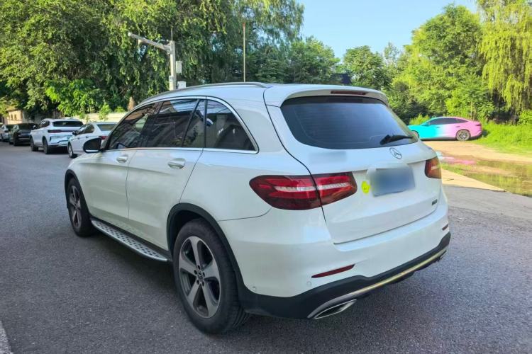 Used Mercedes-Benz GLC 2017 GLC 260 4MATIC Luxury Model Exterior 3