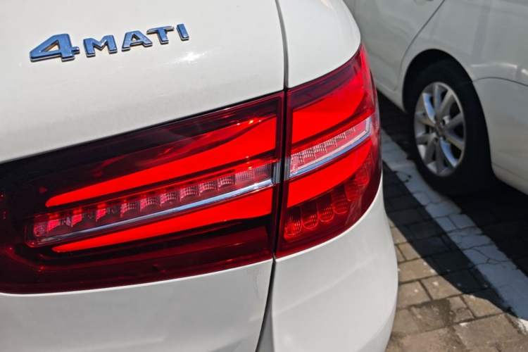 Used Mercedes-Benz GLC 2017 GLC 300 4MATIC Sport Edition Exterior 3