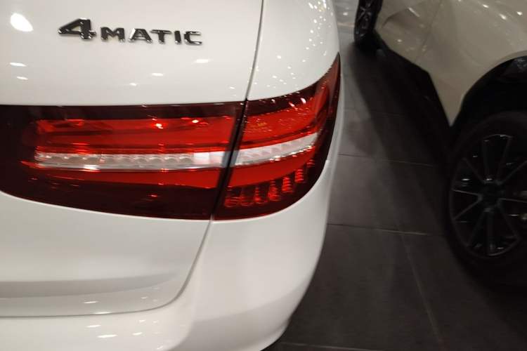 Used Mercedes-Benz GLC 2017 GLC 200 4MATIC Exterior 3