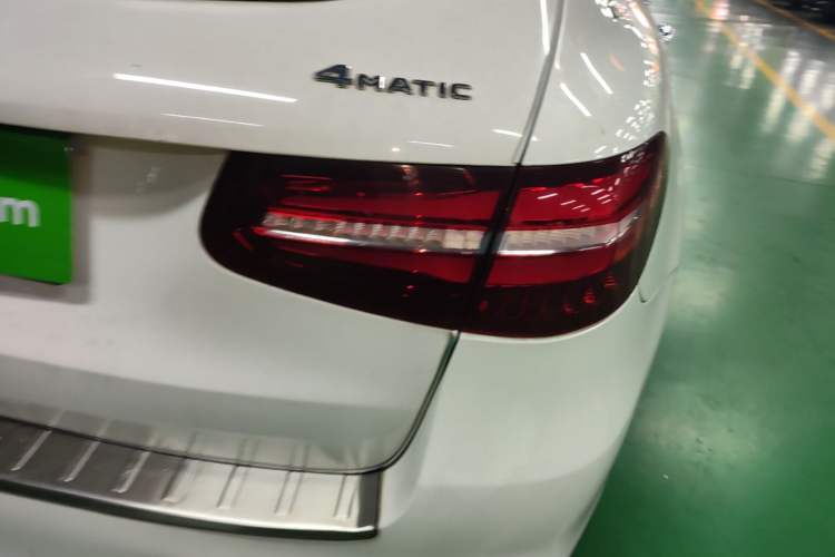 Used Mercedes-Benz GLC 2017 GLC 260 4MATIC Dynamic Edition Exterior 3