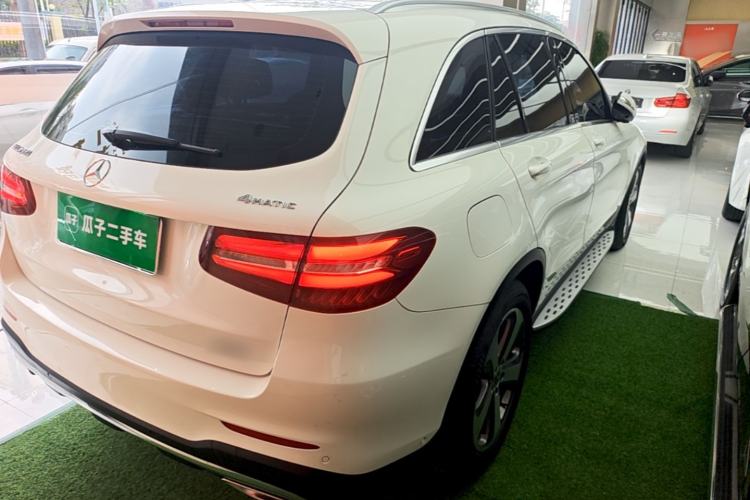 Used Mercedes-Benz GLC 2017 GLC 260 4MATIC Luxury Model Exterior 3