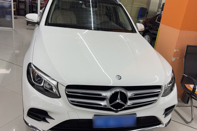Used Mercedes-Benz GLC 2017 GLC 260 4MATIC Luxury Model Exterior 4