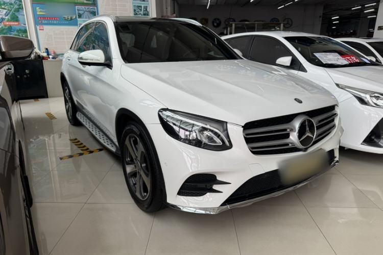 Used Mercedes-Benz GLC 2017 GLC 260 4MATIC Luxury Model Exterior 4
