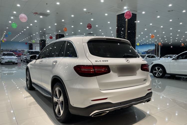 Used Mercedes-Benz GLC 2017 GLC 260 4MATIC Luxury Model Exterior 4