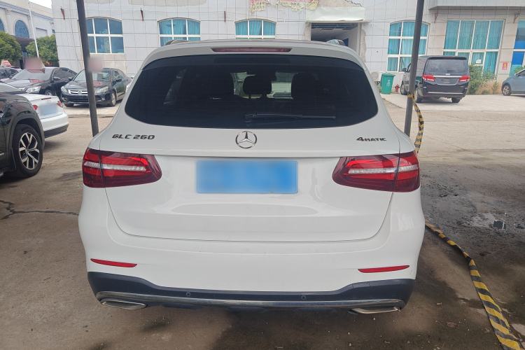 Used Mercedes-Benz GLC 2017 GLC 260 4MATIC Luxury Model Exterior 4
