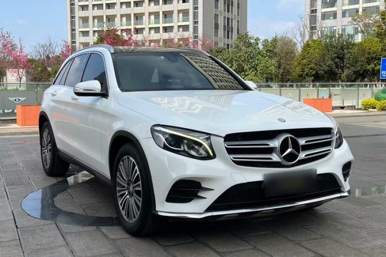 Used Mercedes-Benz GLC 2017 GLC 260 4MATIC Luxury Model Exterior 4
