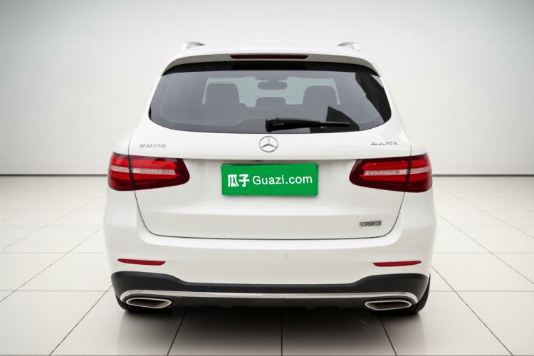 Used Mercedes-Benz GLC 2017 GLC 260 4MATIC Luxury Model Exterior 4