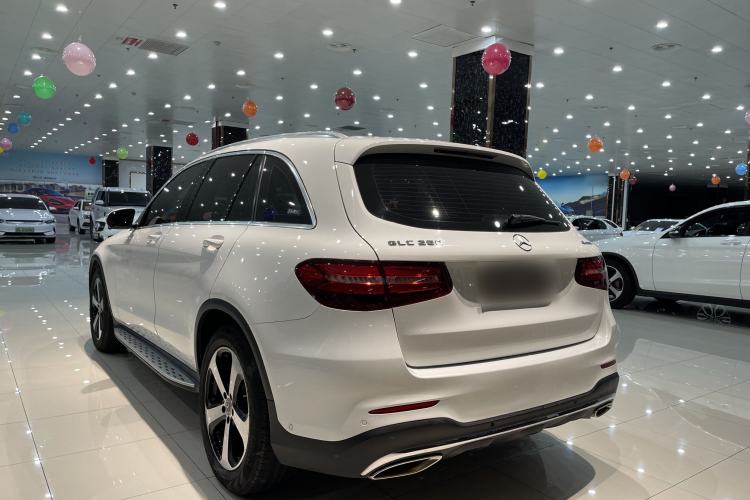 Used Mercedes-Benz GLC 2017 GLC 260 4MATIC Luxury Model Exterior 4