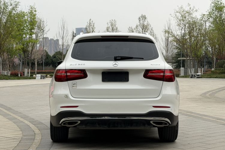 Used Mercedes-Benz GLC 2017 GLC 260 4MATIC Luxury Model Exterior 4