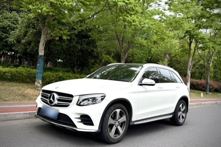 Used Mercedes-Benz GLC 2017 GLC 260 4MATIC Luxury Model Exterior 4