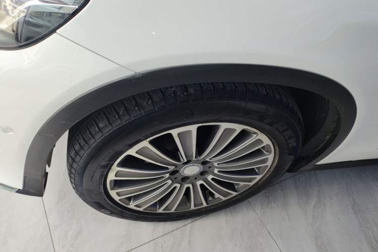 Used Mercedes-Benz GLC 2017 GLC 260 4MATIC Dynamic Edition Exterior 4