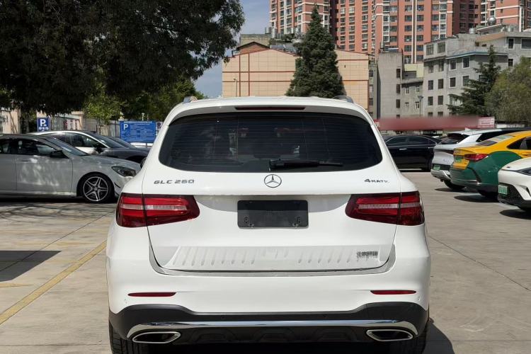 Used Mercedes-Benz GLC 2017 GLC 260 4MATIC Luxury Model Exterior 4