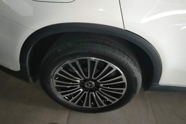 Used Mercedes-Benz GLC 2017 GLC 260 4MATIC Dynamic Edition Exterior 5