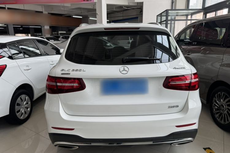 Used Mercedes-Benz GLC 2017 GLC 260 4MATIC Luxury Model Exterior 5