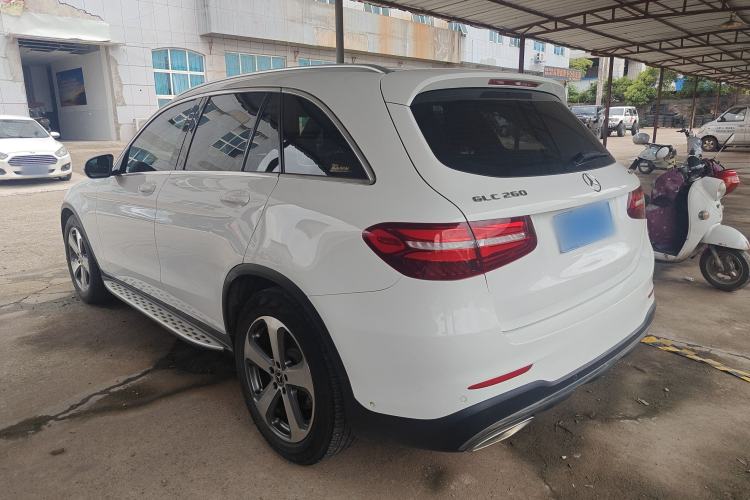 Used Mercedes-Benz GLC 2017 GLC 260 4MATIC Luxury Model Exterior 5