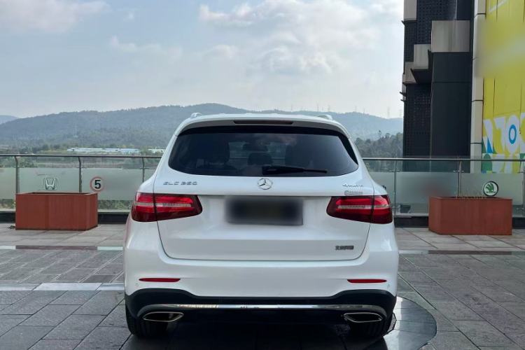 Used Mercedes-Benz GLC 2017 GLC 260 4MATIC Luxury Model Exterior 5