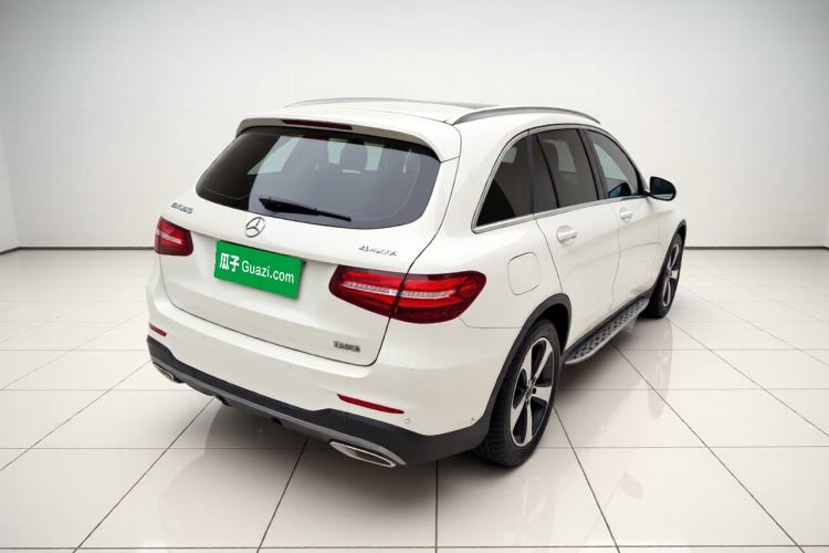 Used Mercedes-Benz GLC 2017 GLC 260 4MATIC Luxury Model Exterior 5