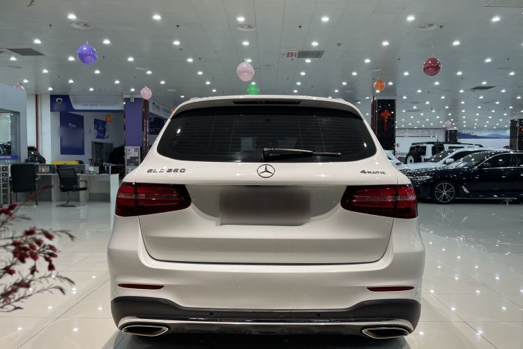 Used Mercedes-Benz GLC 2017 GLC 260 4MATIC Luxury Model Exterior 5