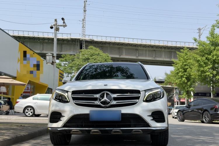 Used Mercedes-Benz GLC 2017 GLC 300 4MATIC Luxury Model Exterior 5