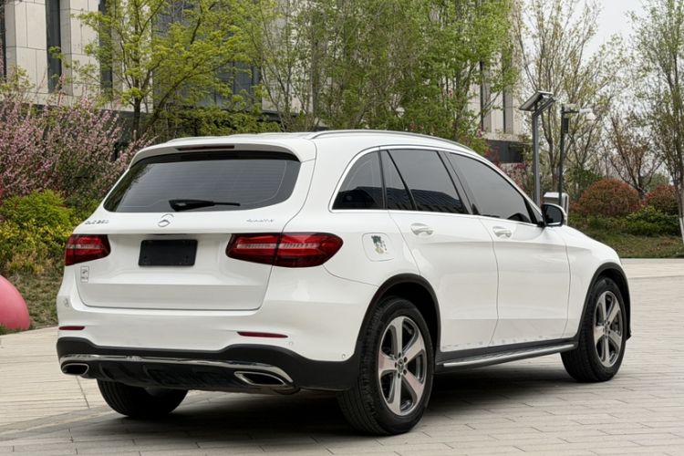 Used Mercedes-Benz GLC 2017 GLC 260 4MATIC Luxury Model Exterior 5