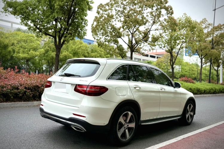 Used Mercedes-Benz GLC 2017 GLC 260 4MATIC Luxury Model Exterior 5