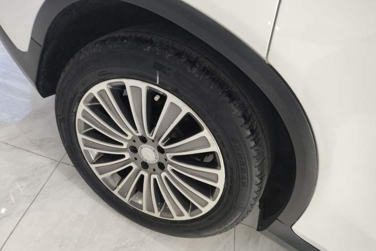 Used Mercedes-Benz GLC 2017 GLC 260 4MATIC Dynamic Edition Exterior 5