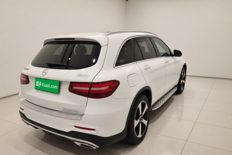 Used Mercedes-Benz GLC 2017 GLC 260 4MATIC Luxury Model Exterior 5