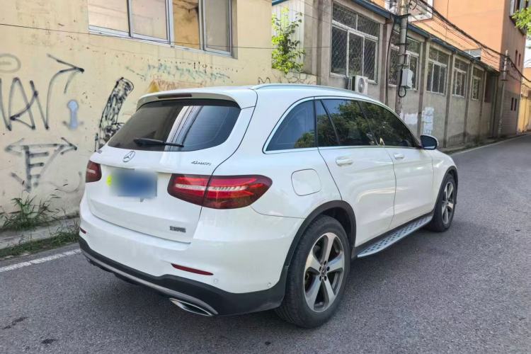 Used Mercedes-Benz GLC 2017 GLC 260 4MATIC Luxury Model Exterior 5