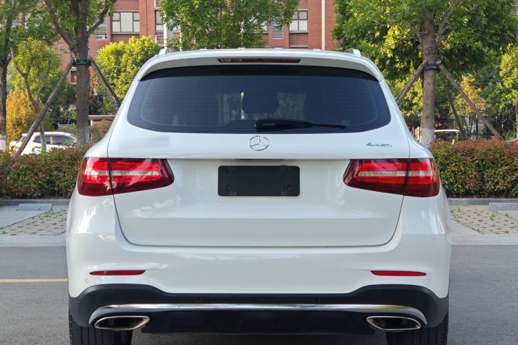 Used Mercedes-Benz GLC 2017 GLC 260 4MATIC Luxury Model Exterior 5