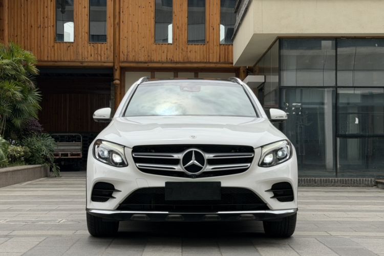 Used Mercedes-Benz GLC 2017 GLC 300 4MATIC Sport Edition Exterior 6