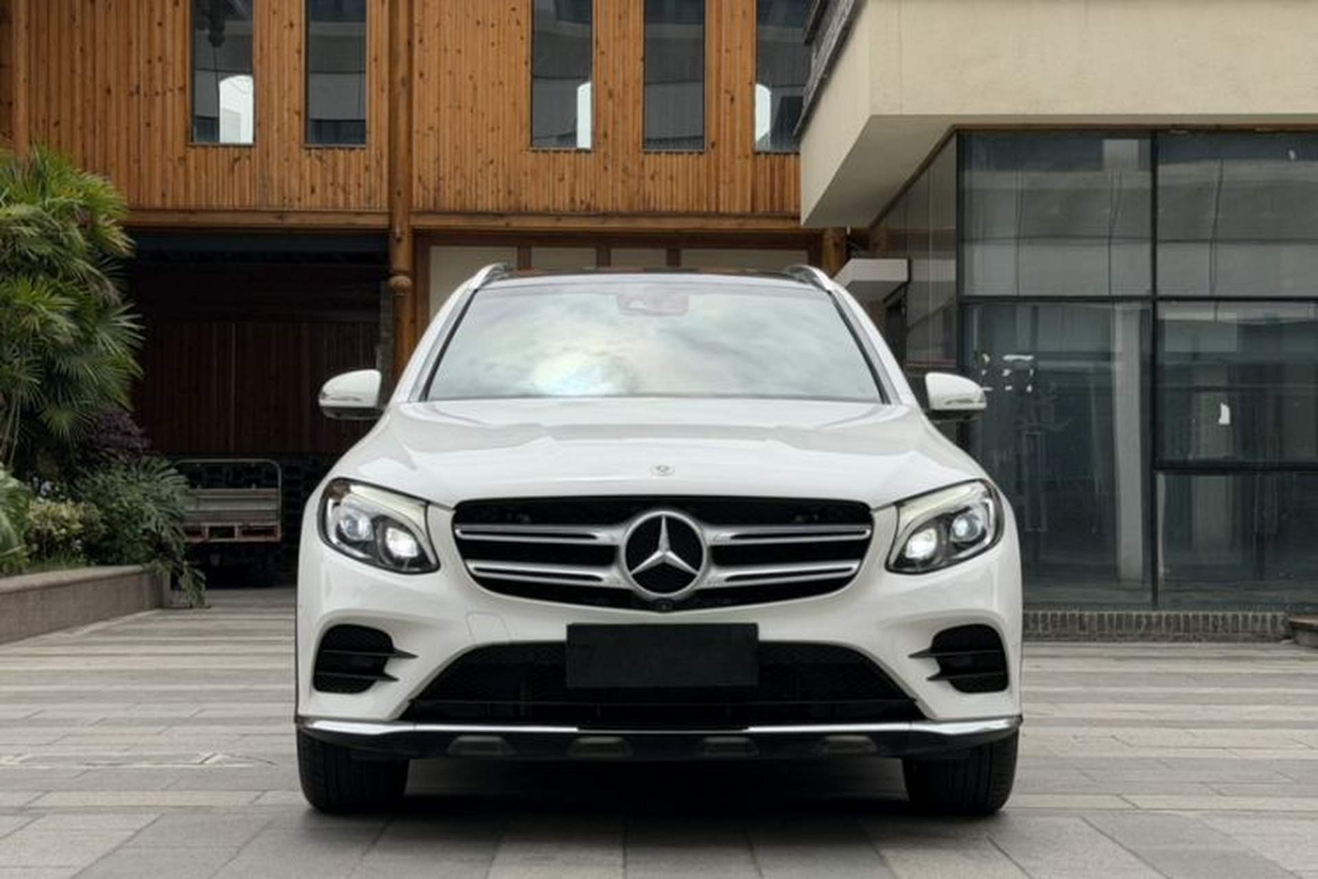 Used Mercedes-Benz GLC 2017 GLC 300 4MATIC Sport Edition Exterior 6