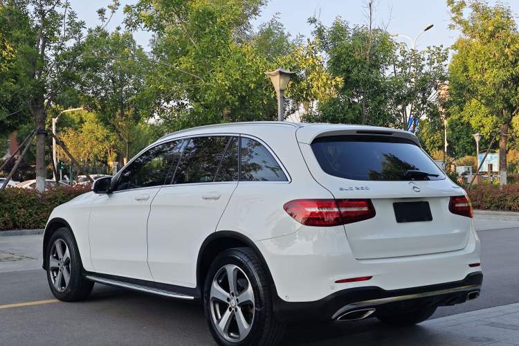 Used Mercedes-Benz GLC 2017 GLC 260 4MATIC Luxury Model Exterior 6