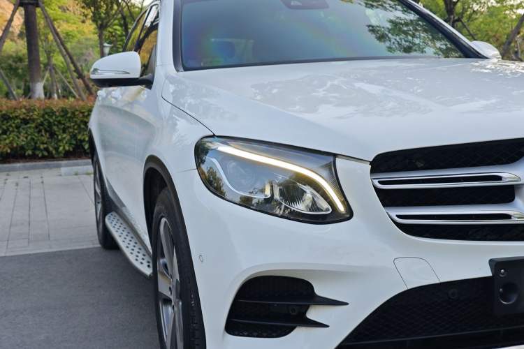 Used Mercedes-Benz GLC 2017 GLC 260 4MATIC Luxury Model Exterior 8